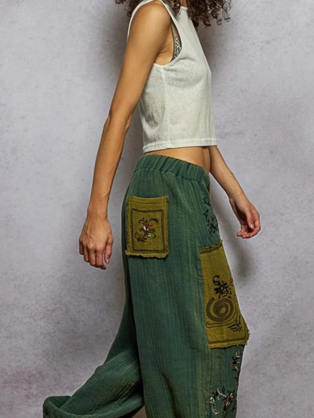 NWOT POL Green Floral Embroidered Joggers size- MEDIUM - Picture 5 of 9